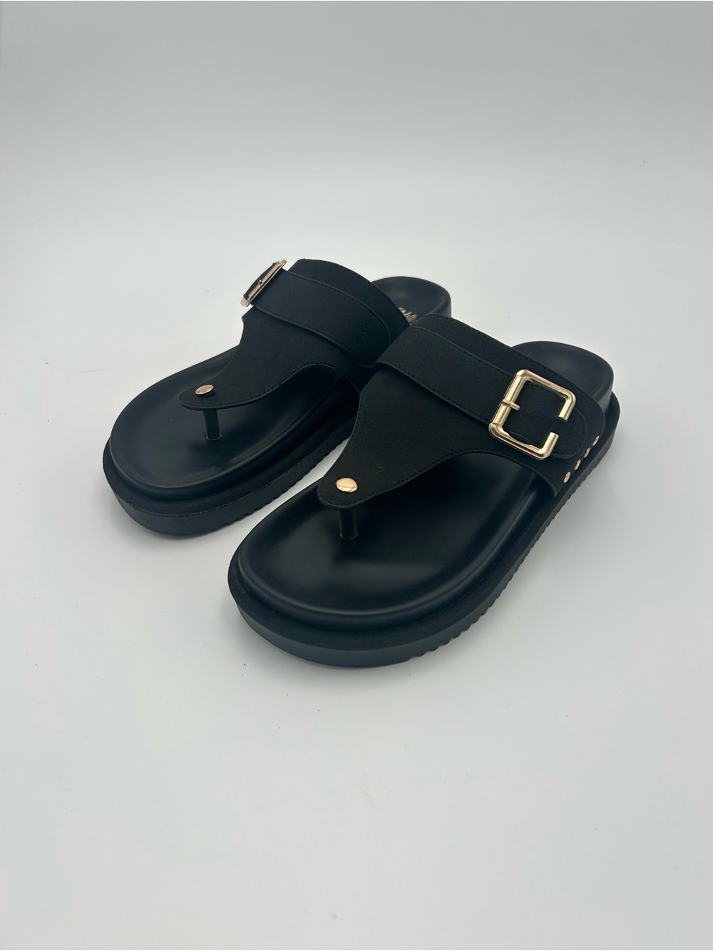 GC Shoes Black Serene Buckle Thong Footbed Sandals